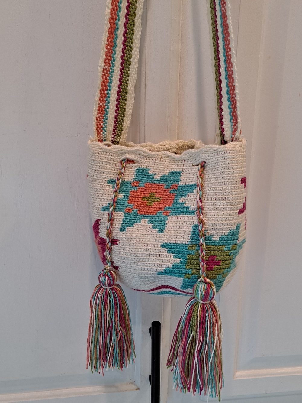 Wayuu Tribe Mochila Cream Multicolor Handwoven Floral Cotton Yarn Crossbody Bag